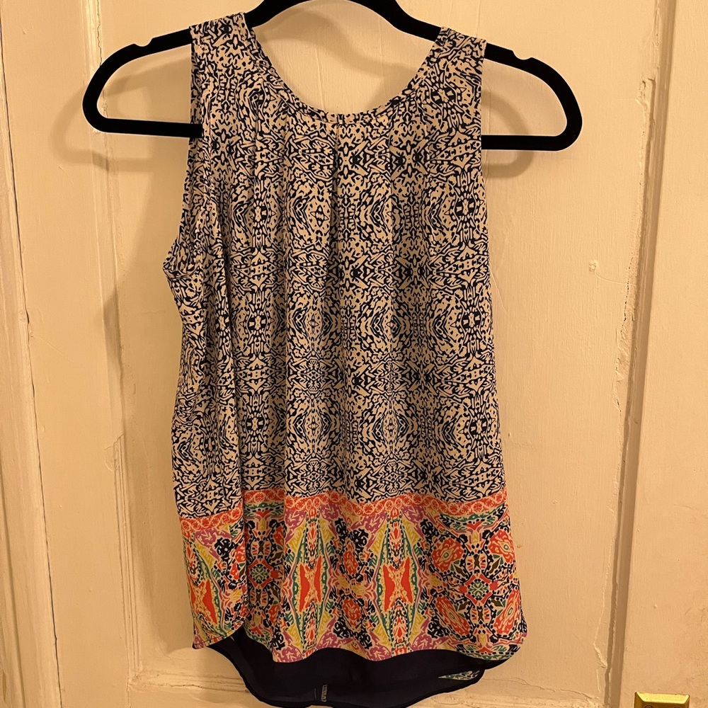 DR2 women’s tank top, flowy polyester blouse, size S. Navy blue with pattern